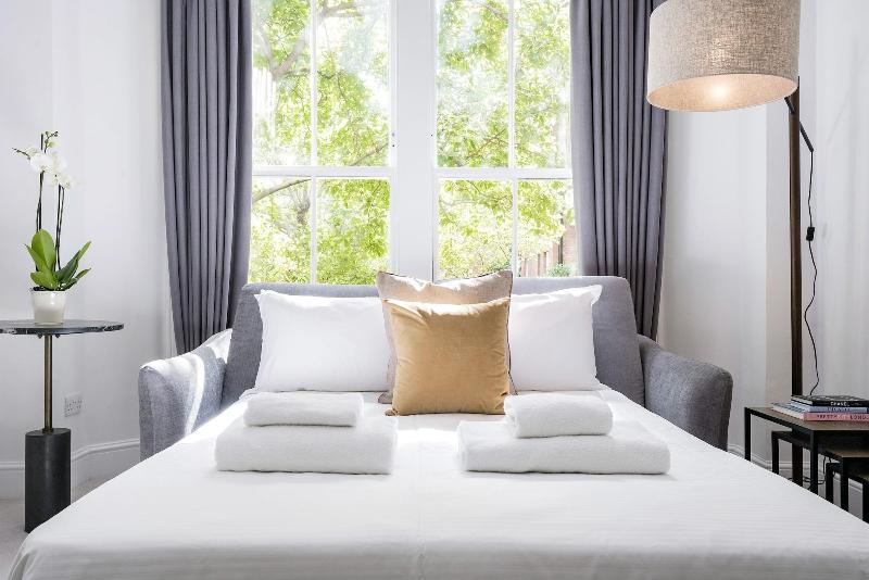 3 Sloane Gardens by UnderTheDoormat - Oda