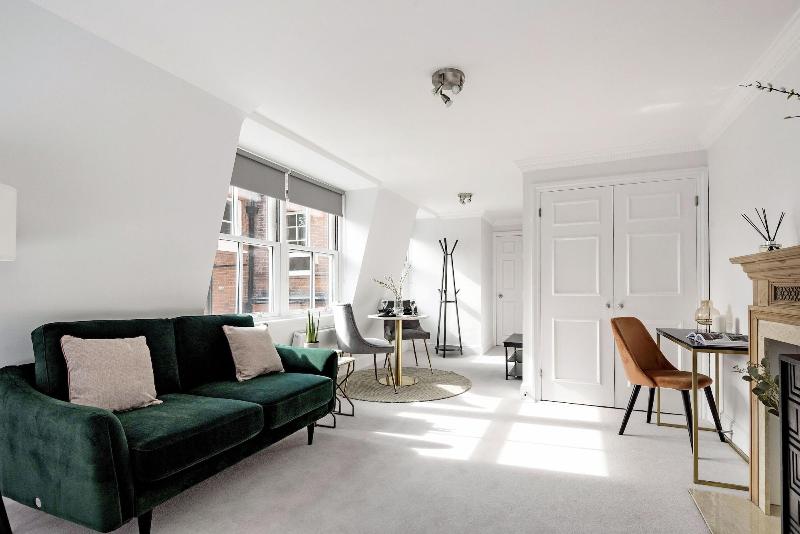 3 Sloane Gardens by UnderTheDoormat - Oda