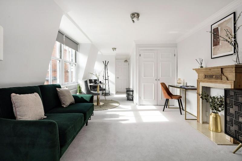 3 Sloane Gardens by UnderTheDoormat - Oda