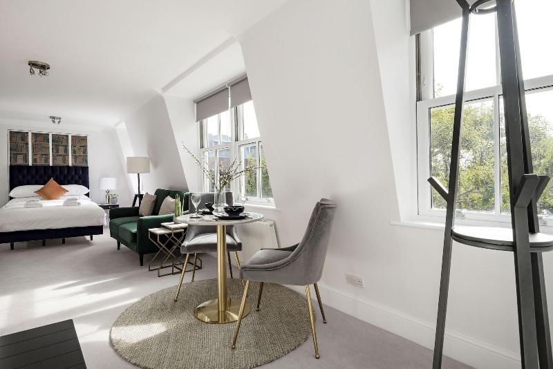 3 Sloane Gardens by UnderTheDoormat - Oda
