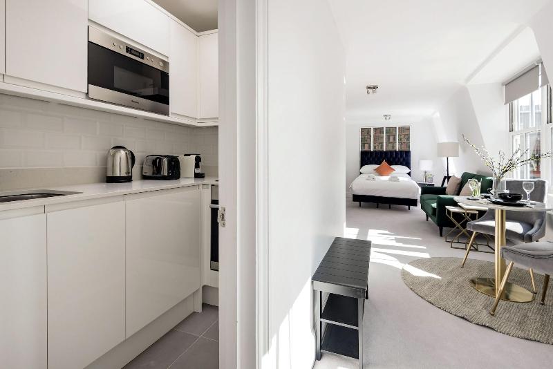 3 Sloane Gardens by UnderTheDoormat - Oda