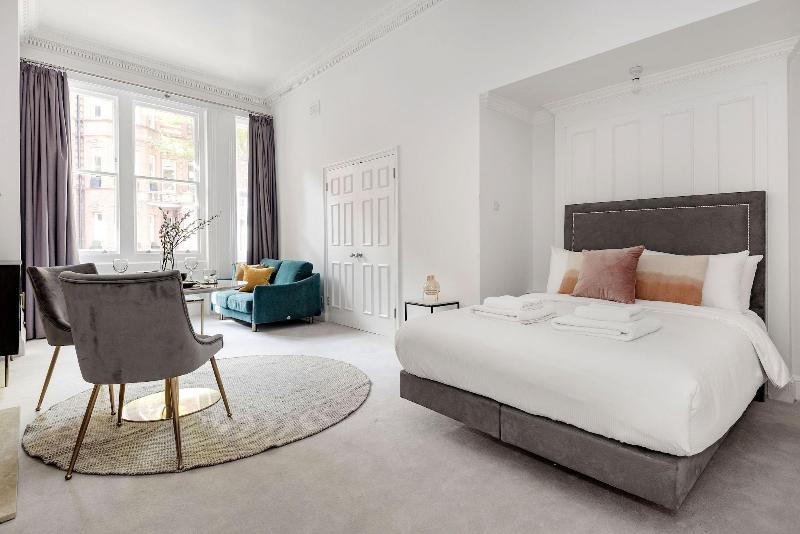 3 Sloane Gardens by UnderTheDoormat - Oda