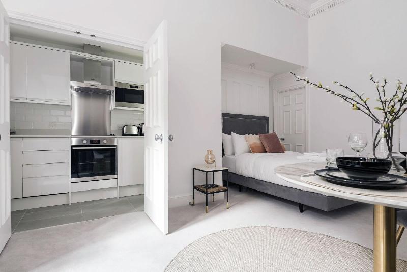 3 Sloane Gardens by UnderTheDoormat - Oda