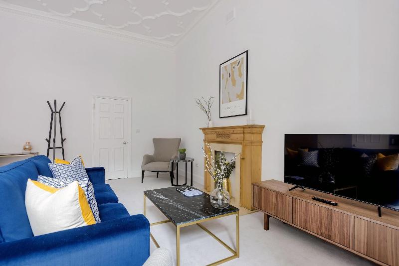 3 Sloane Gardens by UnderTheDoormat - Oda