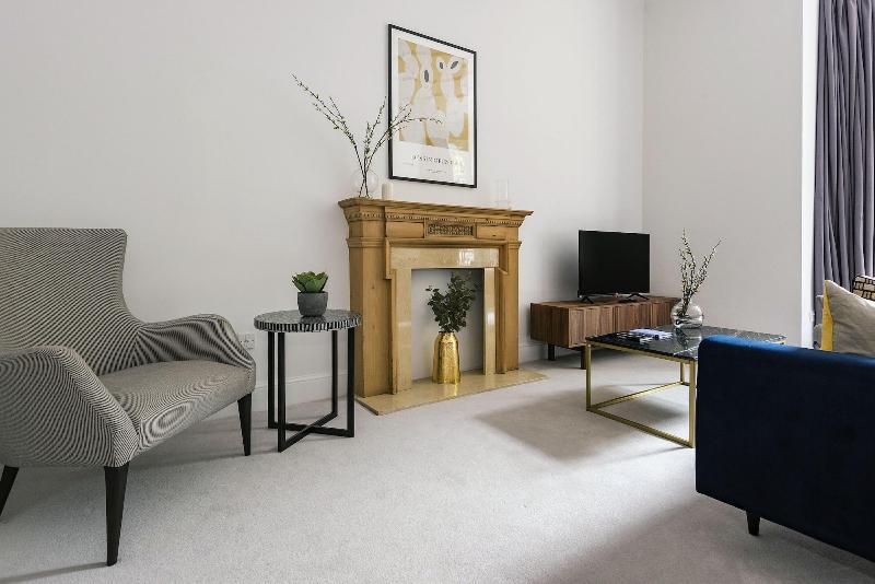 3 Sloane Gardens by UnderTheDoormat - Oda
