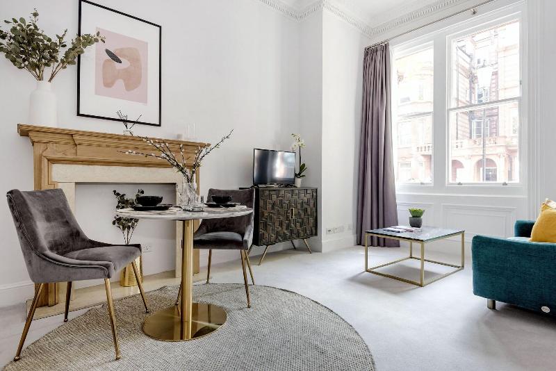 3 Sloane Gardens by UnderTheDoormat - Oda