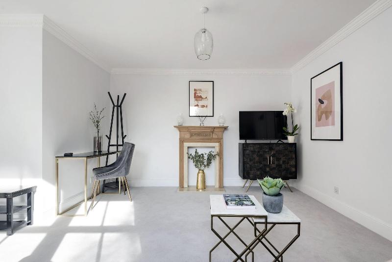 3 Sloane Gardens by UnderTheDoormat - Oda
