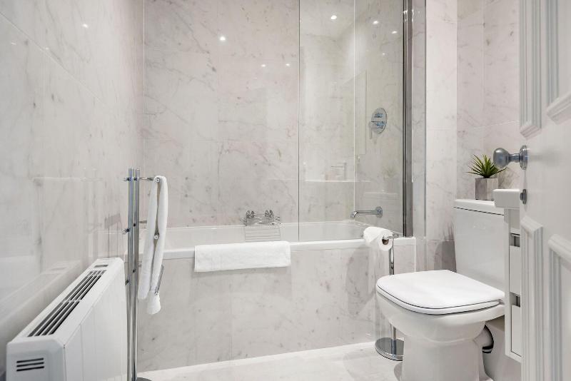 3 Sloane Gardens by UnderTheDoormat - Oda