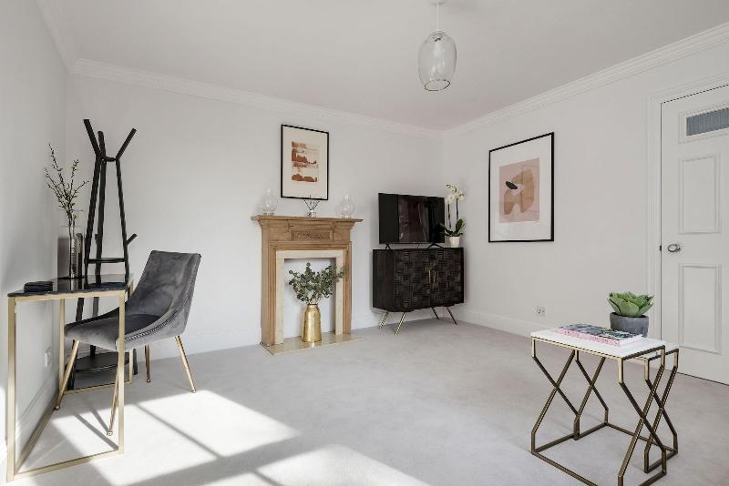 3 Sloane Gardens by UnderTheDoormat - Oda