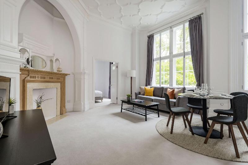 3 Sloane Gardens by UnderTheDoormat - Oda