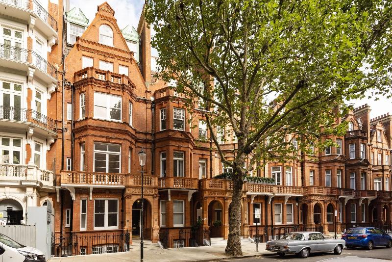3 Sloane Gardens by UnderTheDoormat - Oda