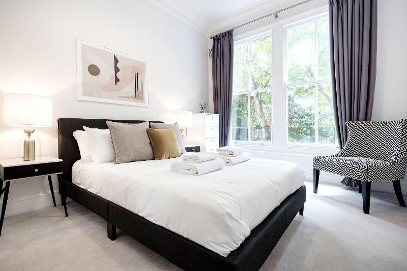 3 Sloane Gardens by UnderTheDoormat - Oda