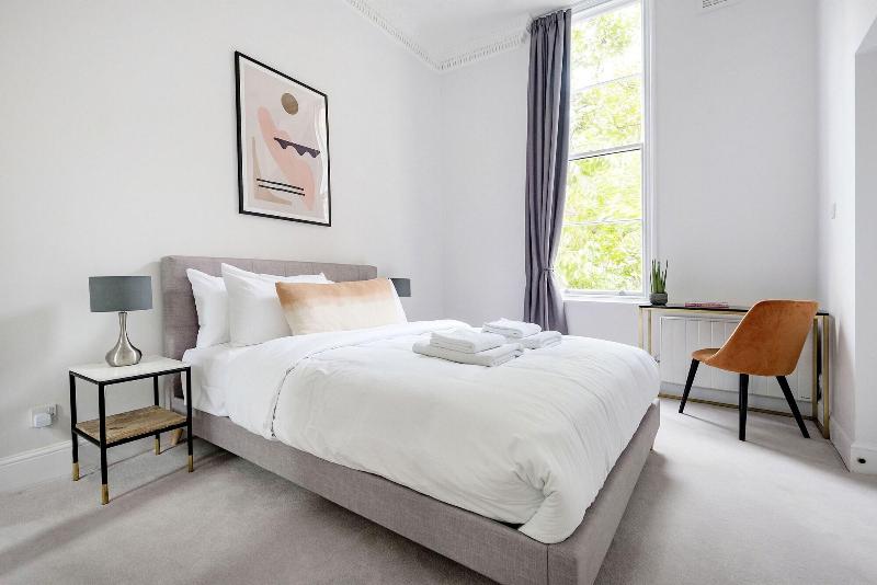 3 Sloane Gardens by UnderTheDoormat - Oda
