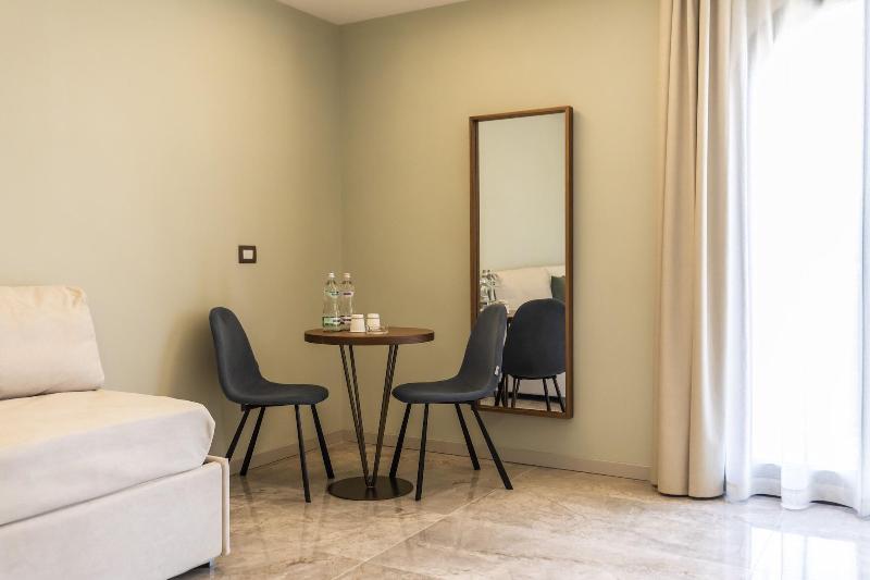 Solmaris Tropea Rooms & Suites - Oda