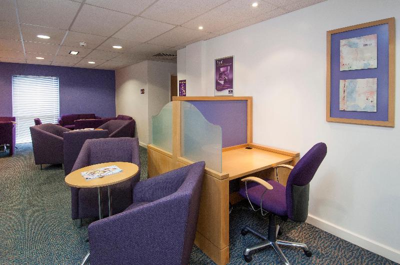 Premier Inn Bradford South - Bar