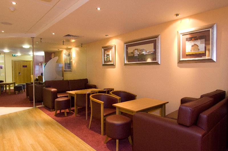 Premier Inn Hull City Centre - Bar