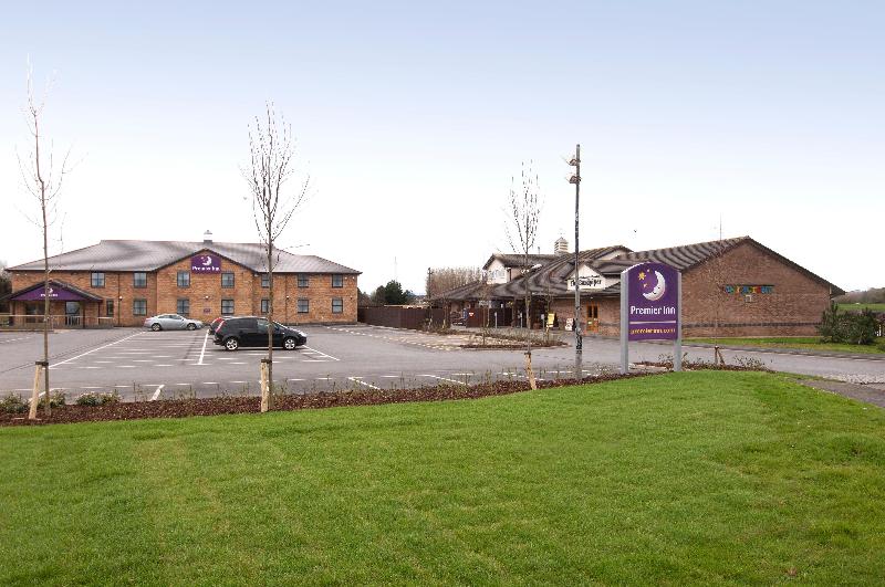 Premier Inn Llanelli Central West - Genel