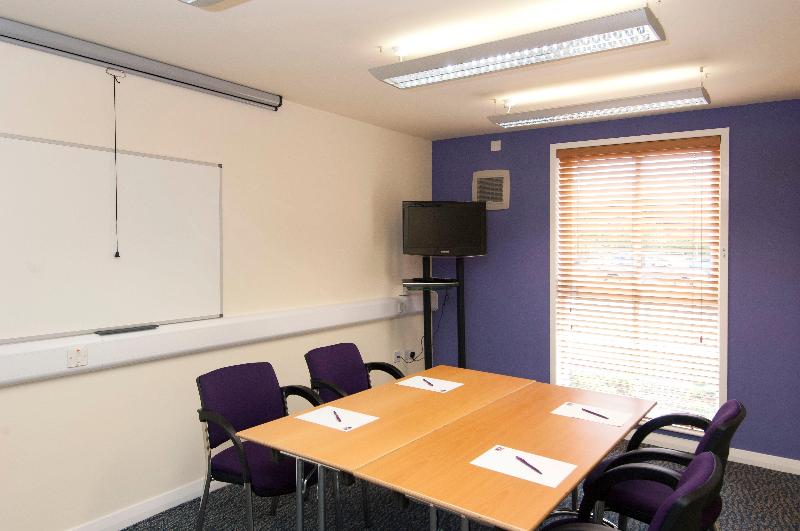Premier Inn Bristol Cribbs Causeway - M5 J17 - Toplantı