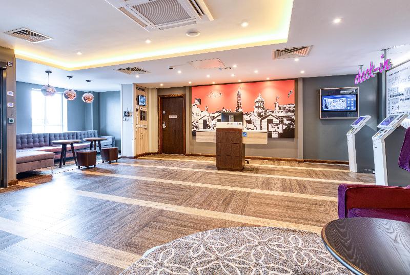 Premier Inn Newquay - Seafront - Lobi