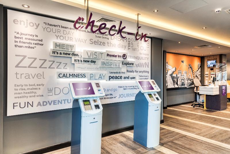 Premier Inn Banbury Town Centre - Castle Quay - Lobi