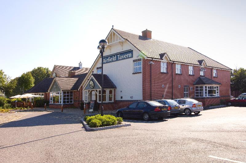 Premier Inn Yeovil Airfield - Genel