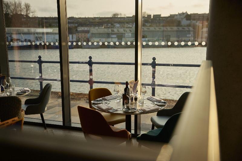 Ty Hotel Milford Waterfront - Restoran