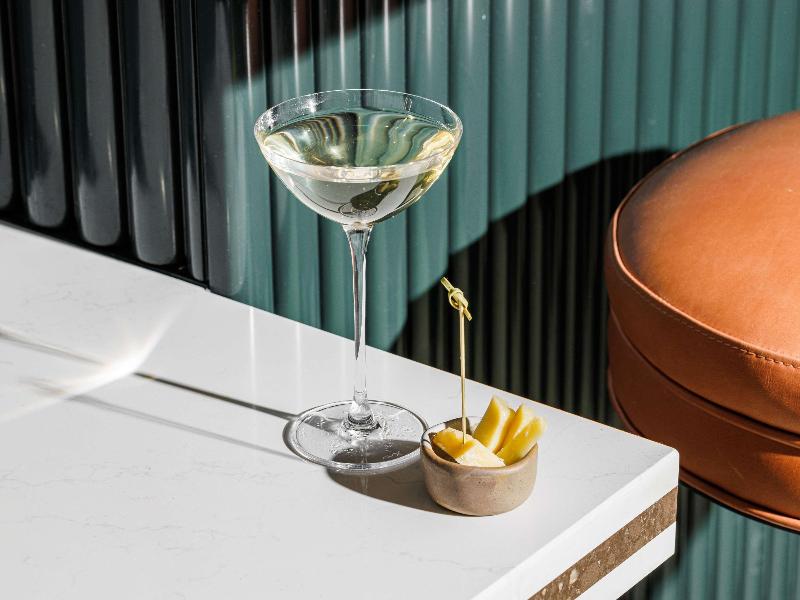 Tribe London Canary Wharf - Bar