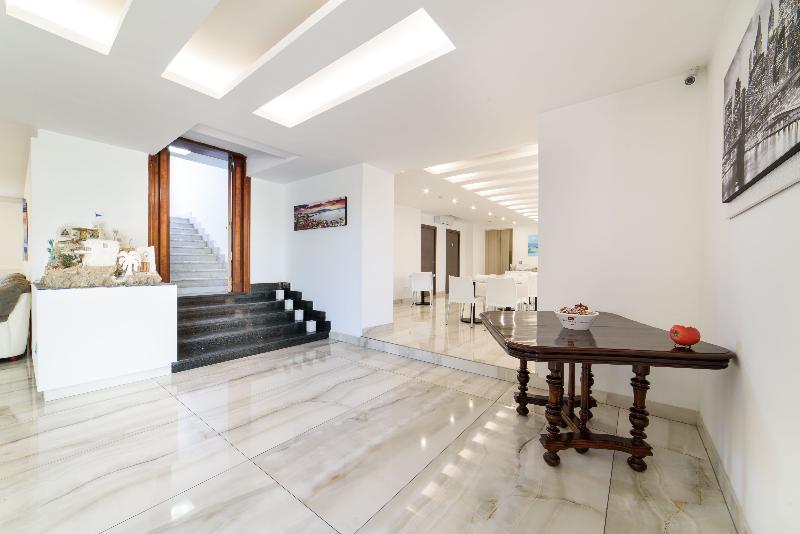 Hotel La Mela - Lobi