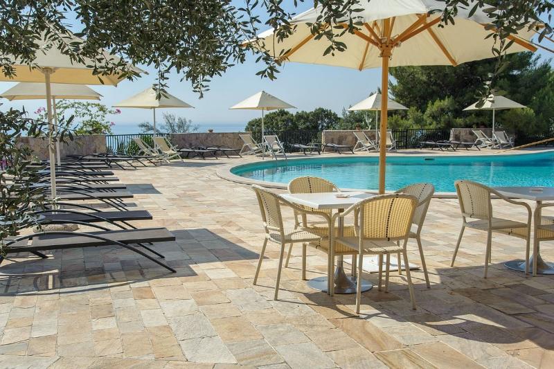 Hotel Baia Delle Zagare - Havuz