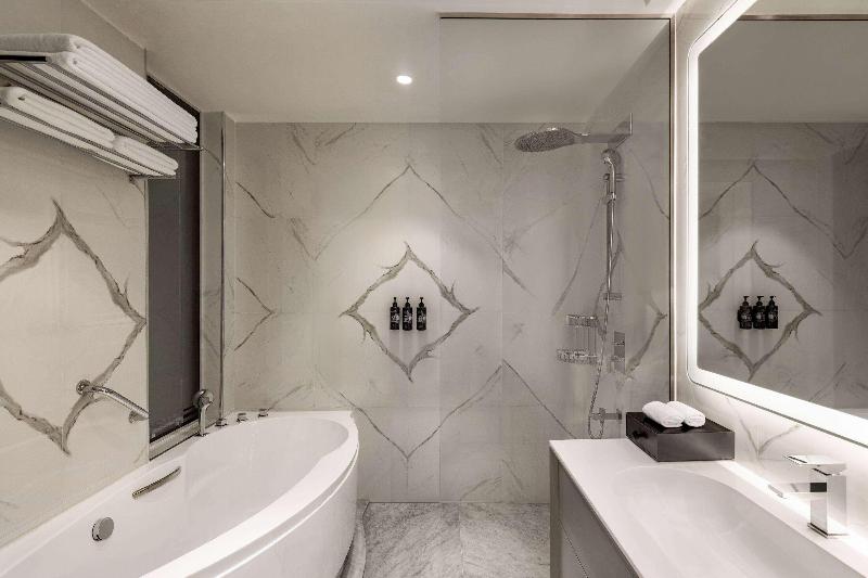 Wyndham Grand Doha West Bay beach - Oda