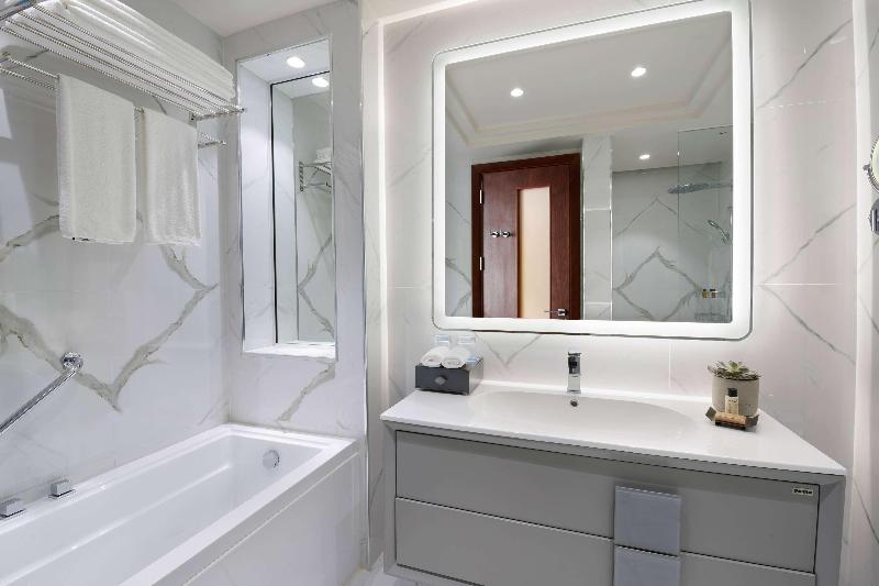 Wyndham Grand Doha West Bay beach - Oda