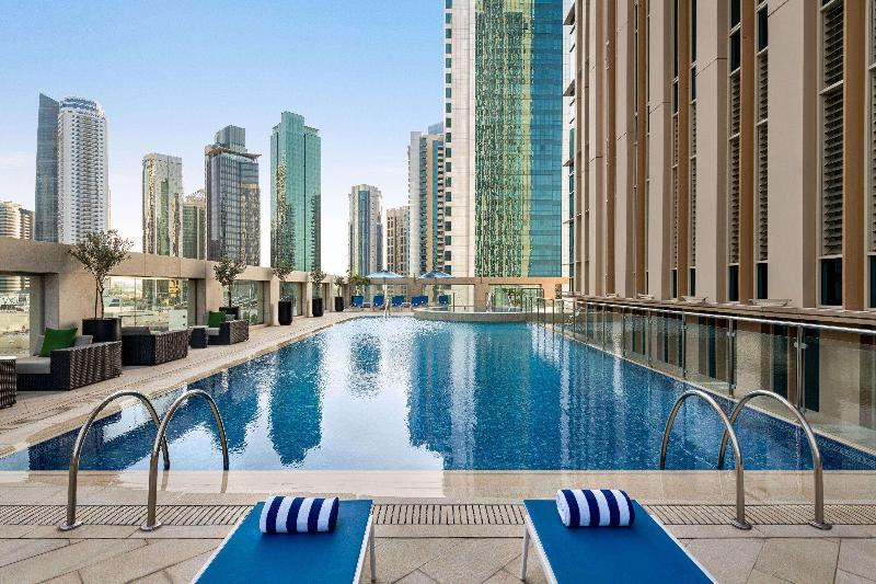 Wyndham Grand Doha West Bay beach - Havuz