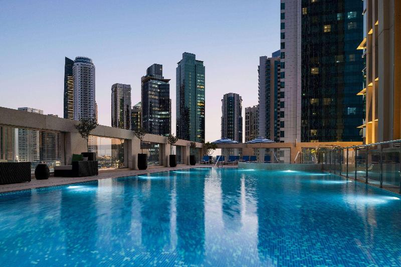 Wyndham Grand Doha West Bay beach - Havuz