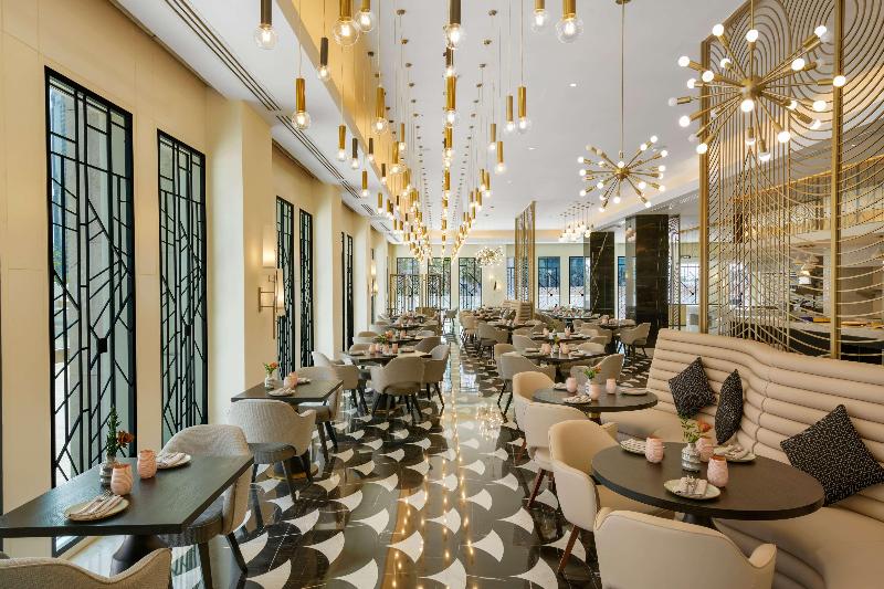 Wyndham Grand Doha West Bay beach - Restoran