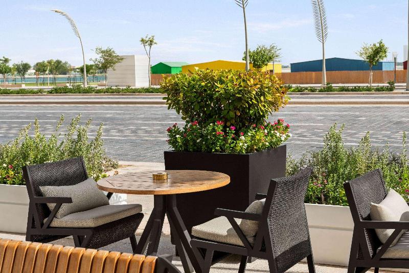 Wyndham Grand Doha West Bay beach - Restoran