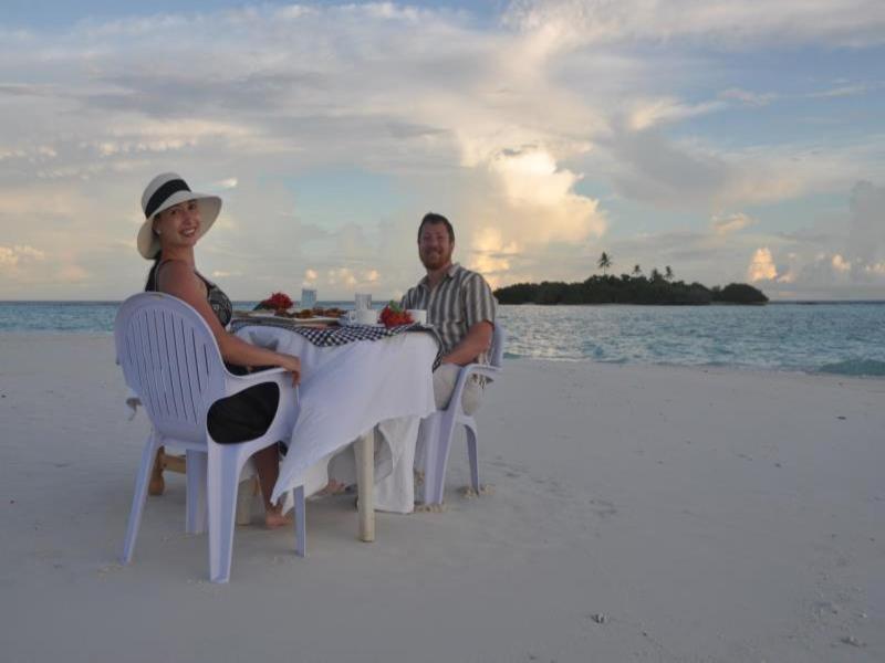 Rasdhoo Coralville Hotel - Restoran