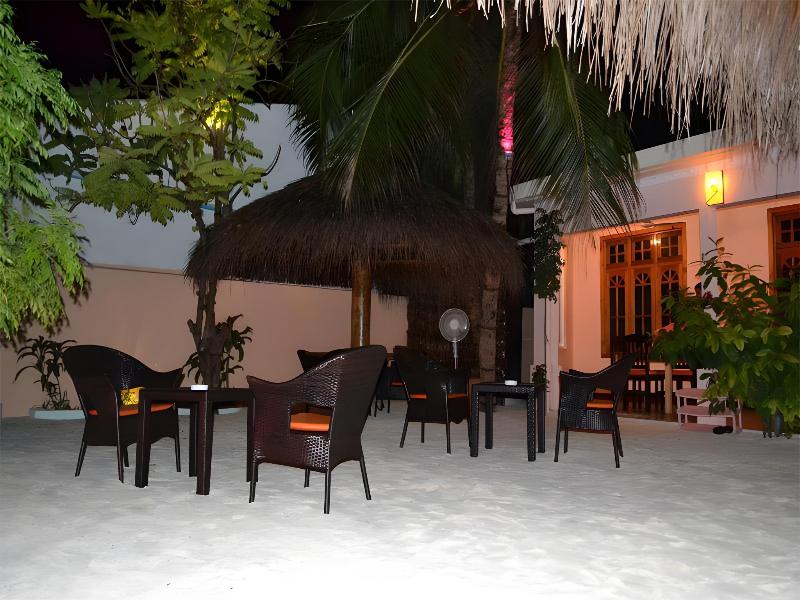Rasdhoo Coralville Hotel - Restoran