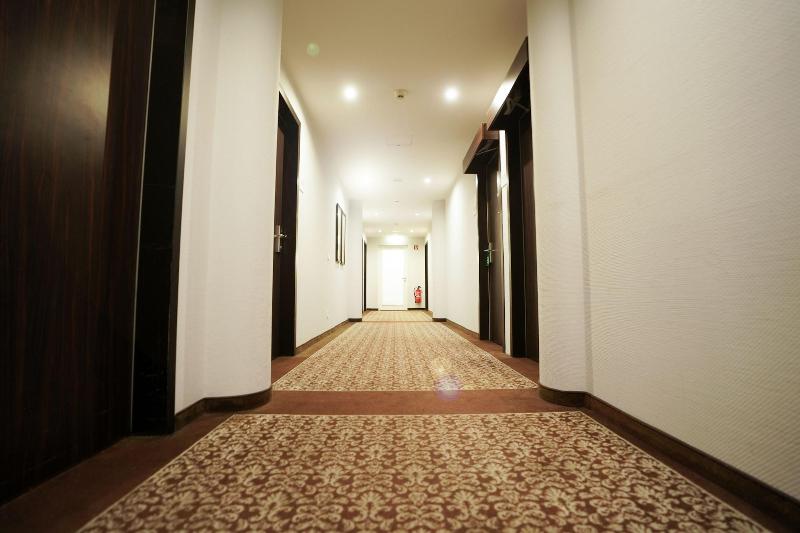 The Atrium Hotel - Lobi