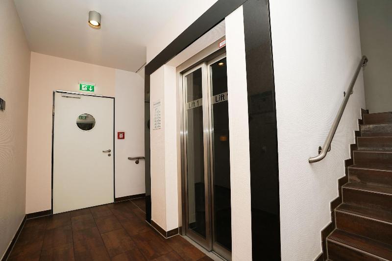 The Atrium Hotel - Lobi
