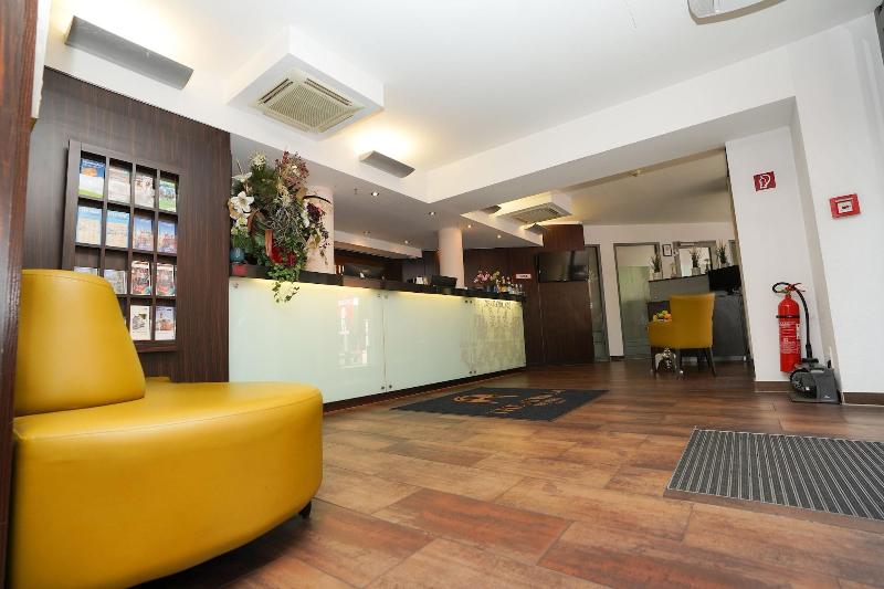 The Atrium Hotel - Lobi