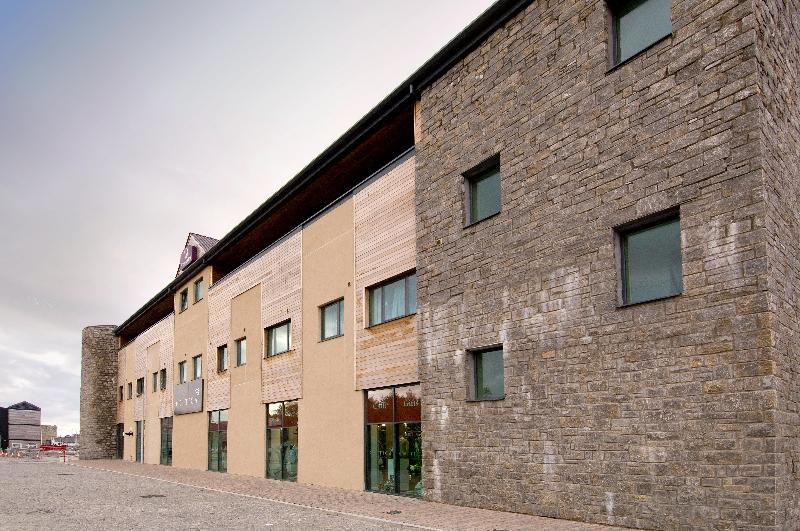 Premier Inn Caernarfon - Genel