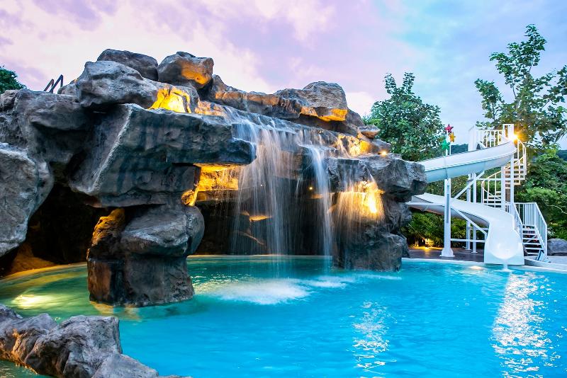 Phukalini Luxury Pool Villa & Onsen - Havuz