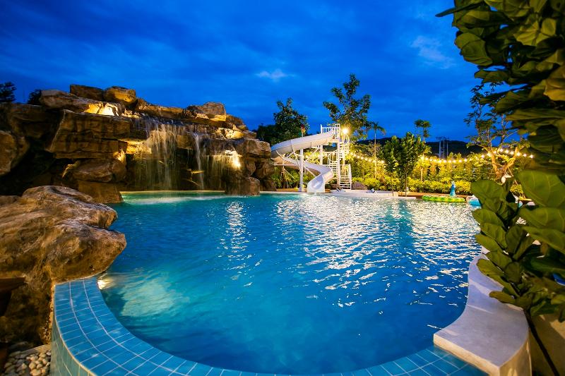Phukalini Luxury Pool Villa & Onsen - Havuz