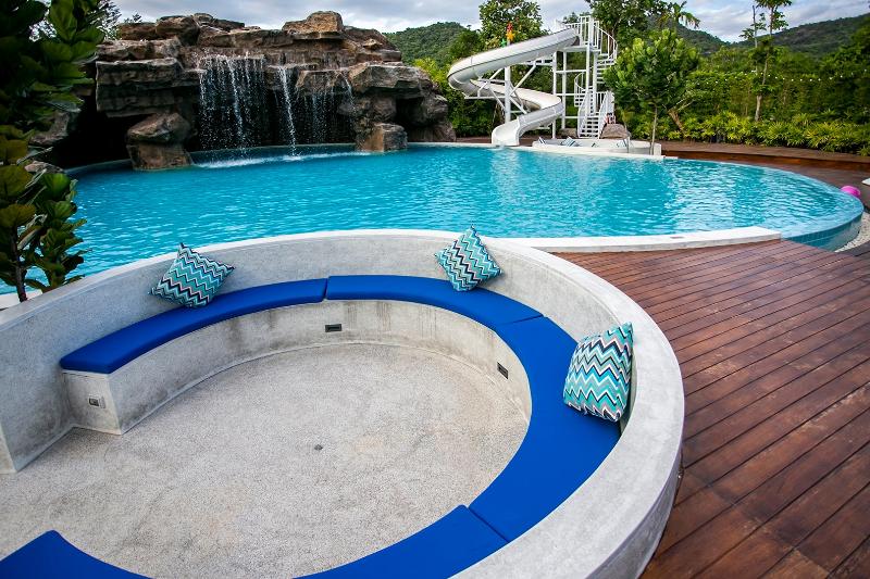 Phukalini Luxury Pool Villa & Onsen - Havuz