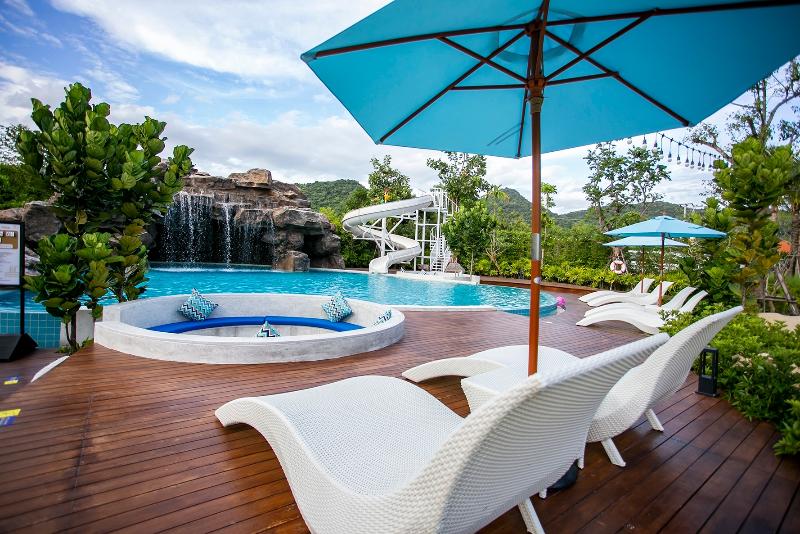 Phukalini Luxury Pool Villa & Onsen - Havuz