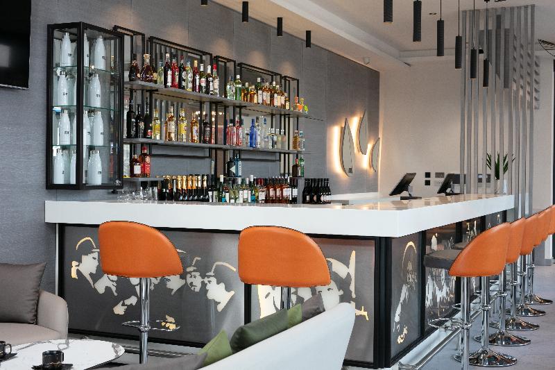 Spark by Hilton Luton - Bar