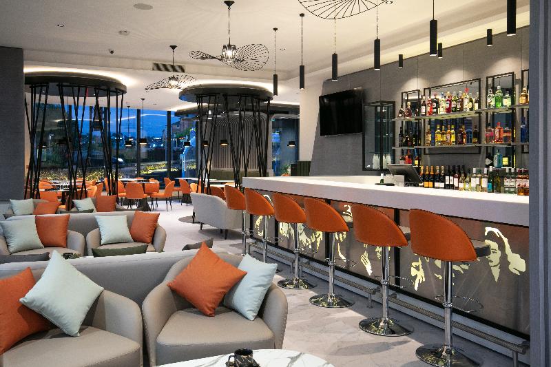 Spark by Hilton Luton - Lobi