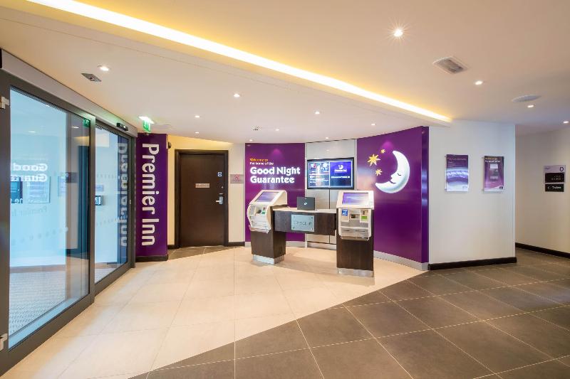 Premier Inn Lichfield City Centre - Lobi