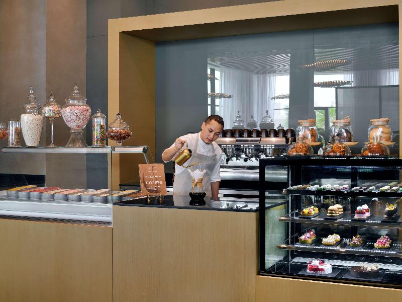 Movenpick Resort Al Marjan Island - Bar