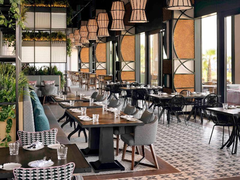 Movenpick Resort Al Marjan Island - Bar